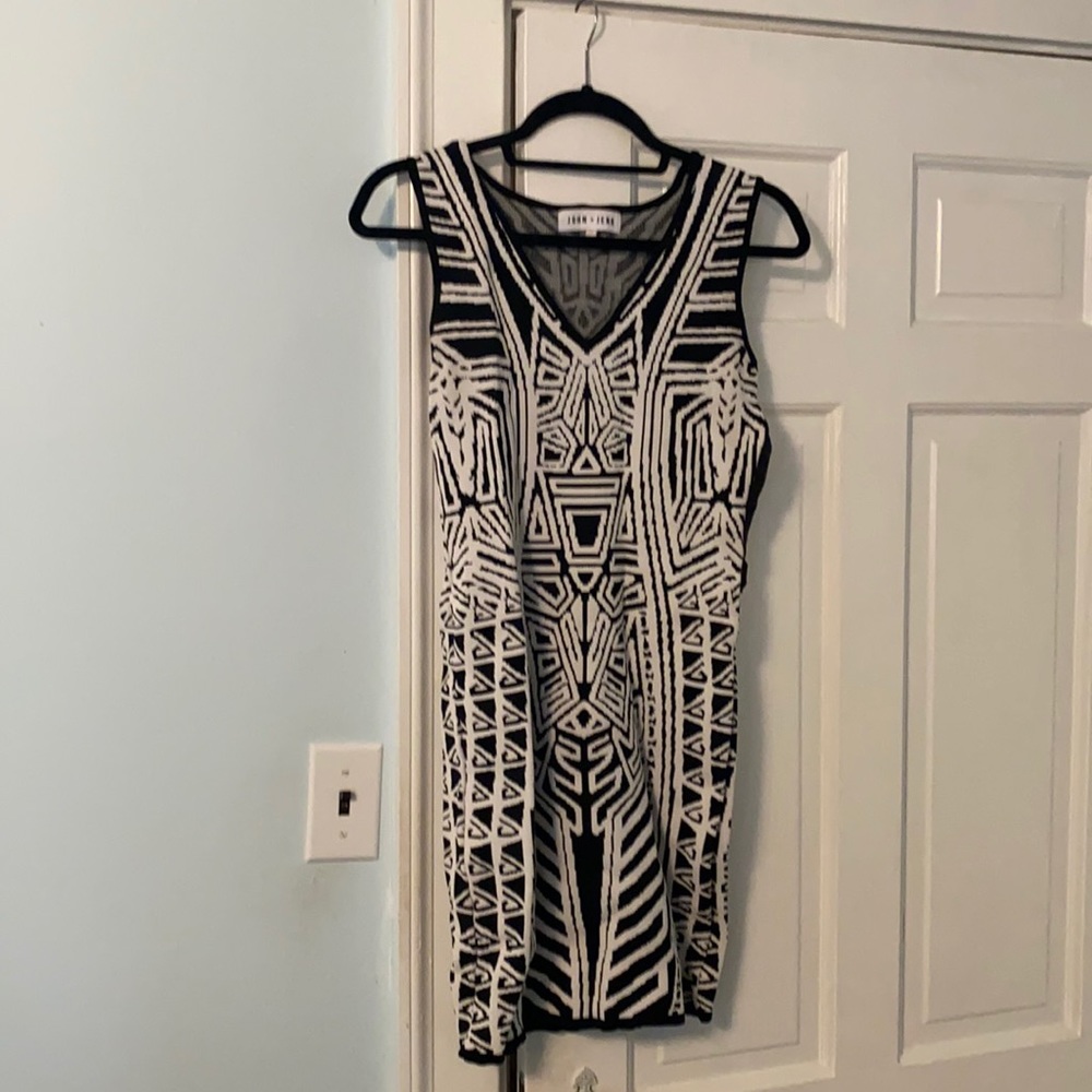 Black and white geometric bodycon dress!